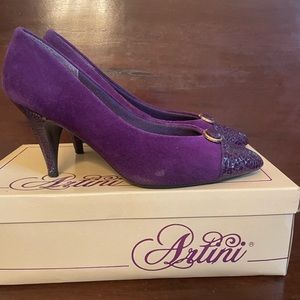 50% off saleVintage 1980s purple suede shoe size 7 like new condition in origin…